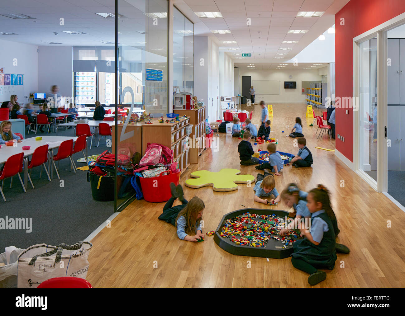 Perspective of circulation space and open classrooms. Lairdsland Primary School, Kirkintilloch, United Kingdom. Architect: Walte Stock Photo