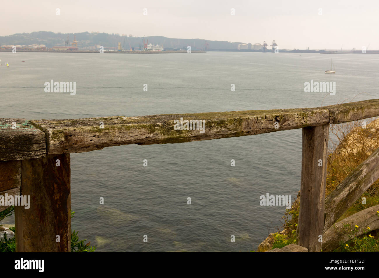 Old wooden railing seaside Stock Photo - Alamy