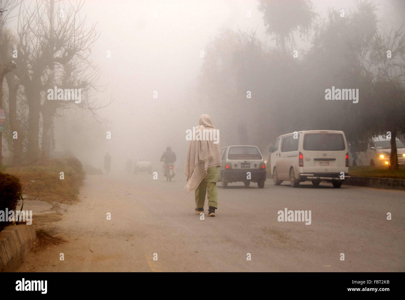 Islamabad Pakistan. 19th Jan 2016. Vehicles move on road during heavy fog in Islamabad capital of Pakistan Jan. 19 2016. Ongoing foggy weather in Punjab and other parts of the country has