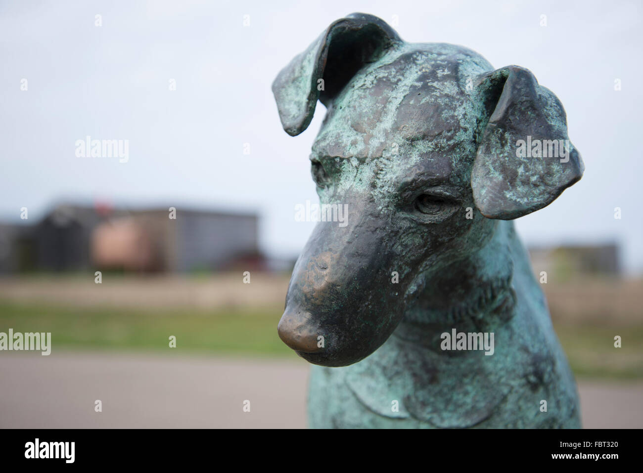 Snooks the dog. Bronze statue. Aldeburgh, Suffolk Stock Photo Alamy