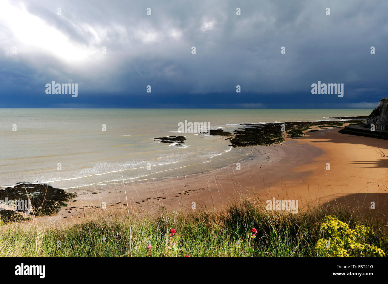 Stormy skies rough sea hi-res stock photography and images - Alamy
