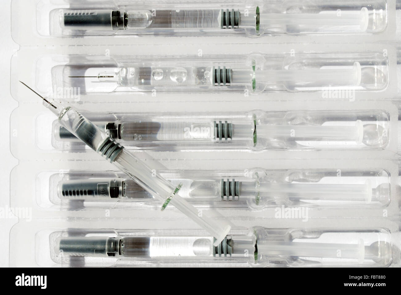 Needles and syringes hi-res stock photography and images - Alamy