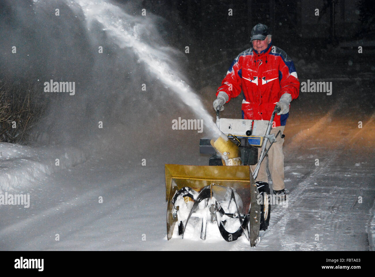 Schnee schippen hi-res stock photography and images - Alamy