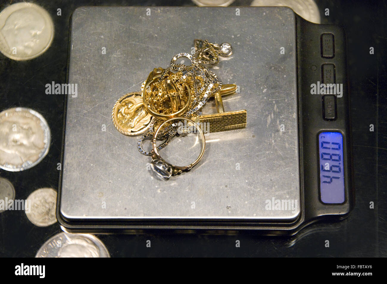 Gold jewelry hires stock photography and images Alamy