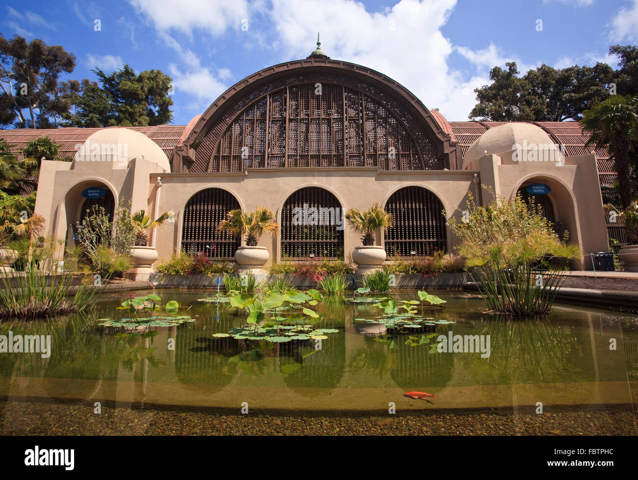 View of the lily pond in front of the Botanical Building in San Diego's Balboa Park Stock Photo