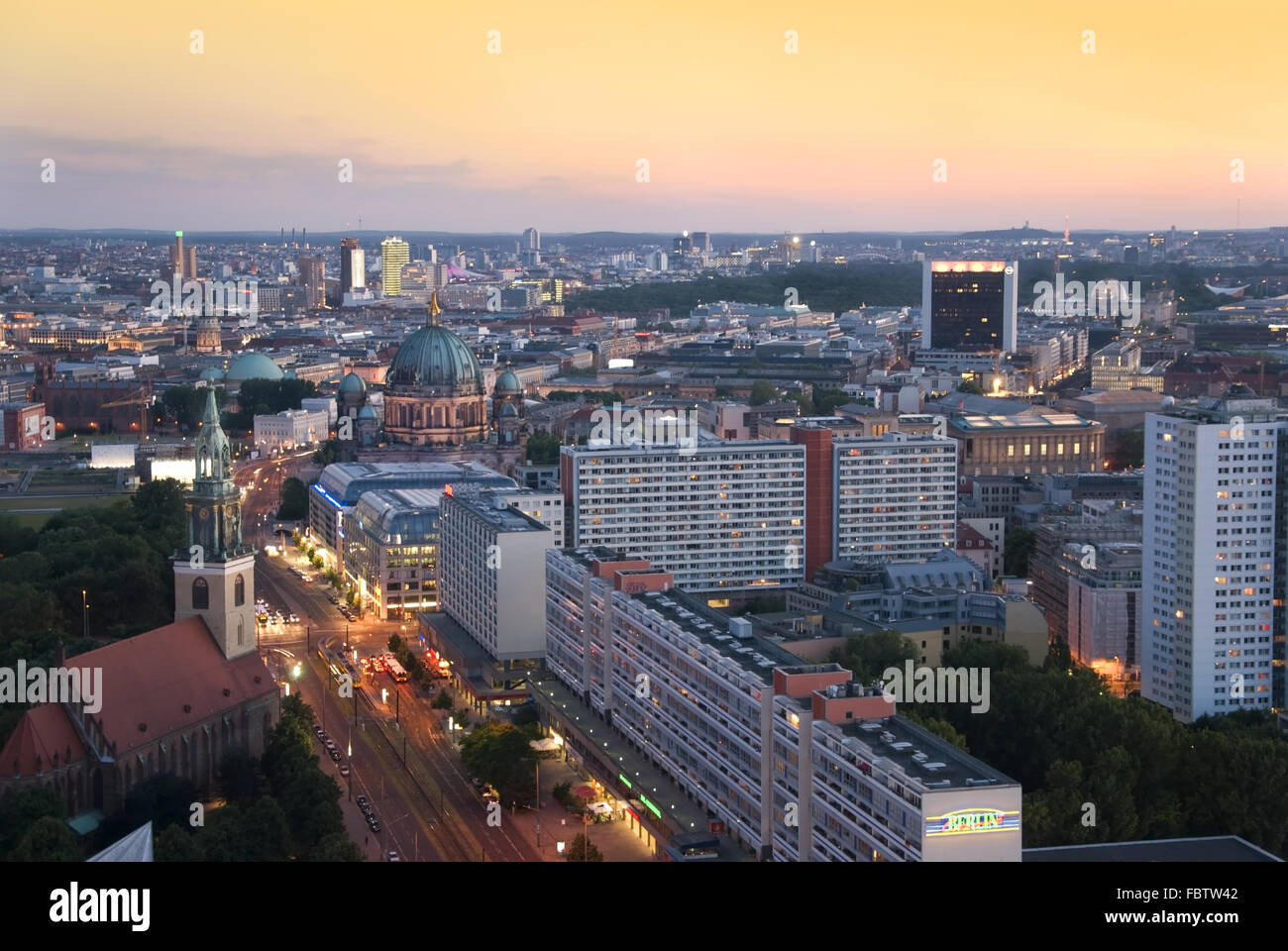 Berliner reichstag luftbild hi-res stock photography and images - Alamy