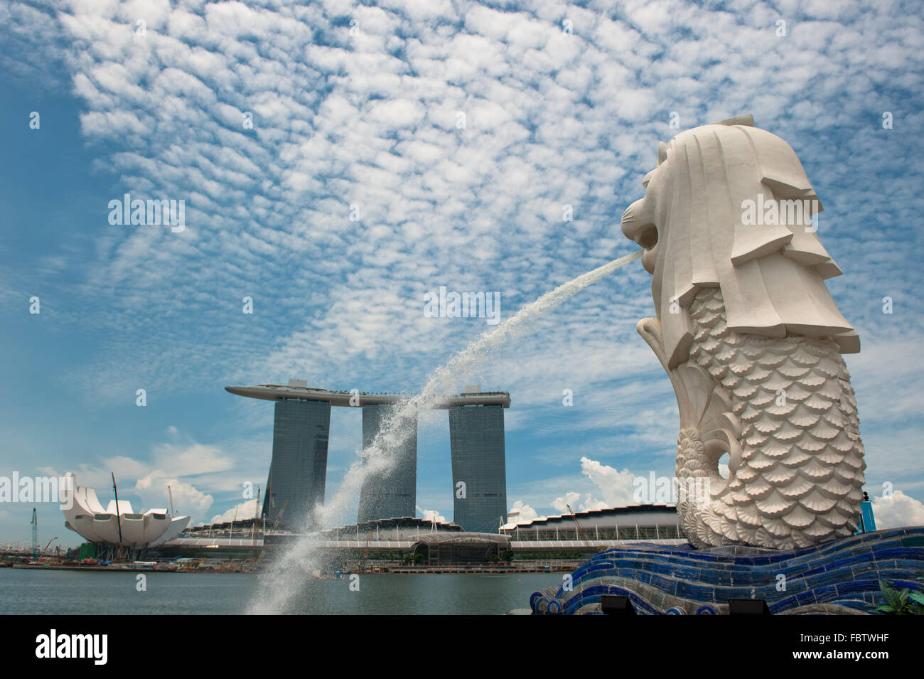 White merlion singapore hi-res stock photography and images - Alamy