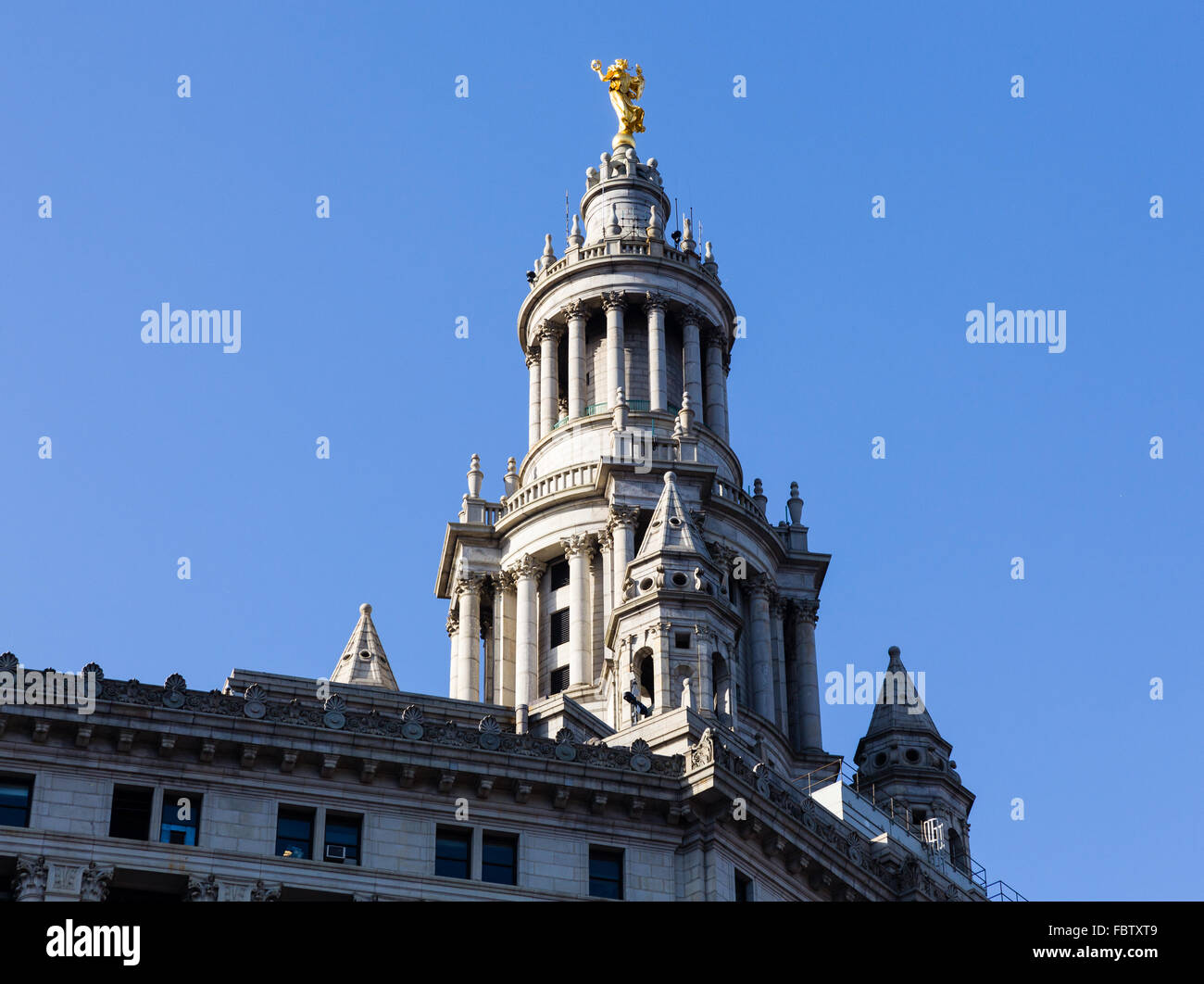 Detail of statue on Manhattan Municipal building Stock Photo Alamy
