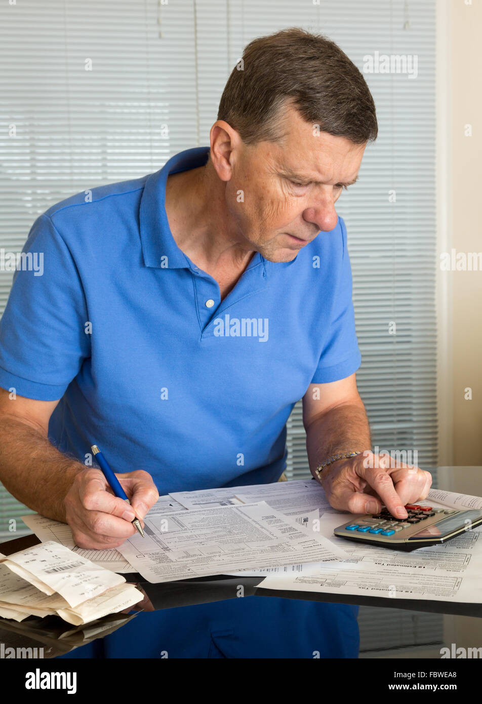 File tax return man writing hi-res stock photography and images - Alamy