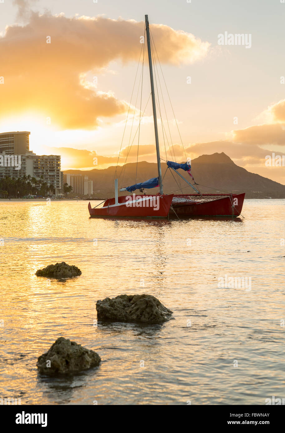 Sunrise over diamond head hi-res stock photography and images - Alamy