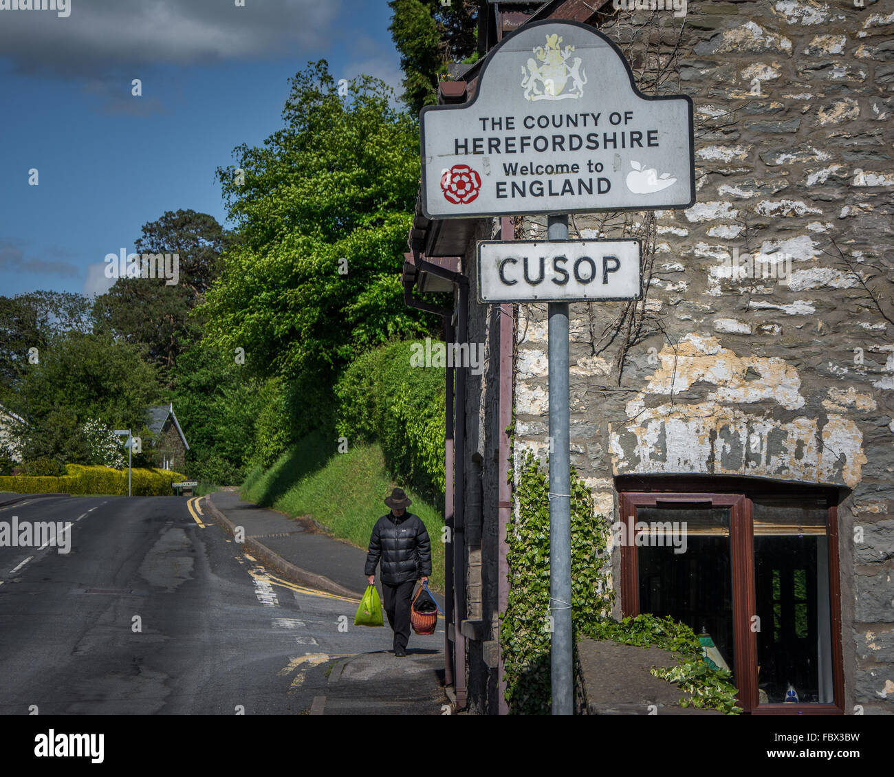 English-Welsh border sign in Hay-on-Wye, Wales Stock Photo