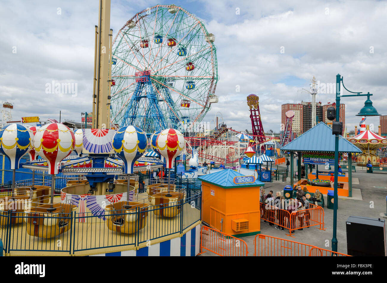 Luna park riesenrad hi-res stock photography and images - Alamy