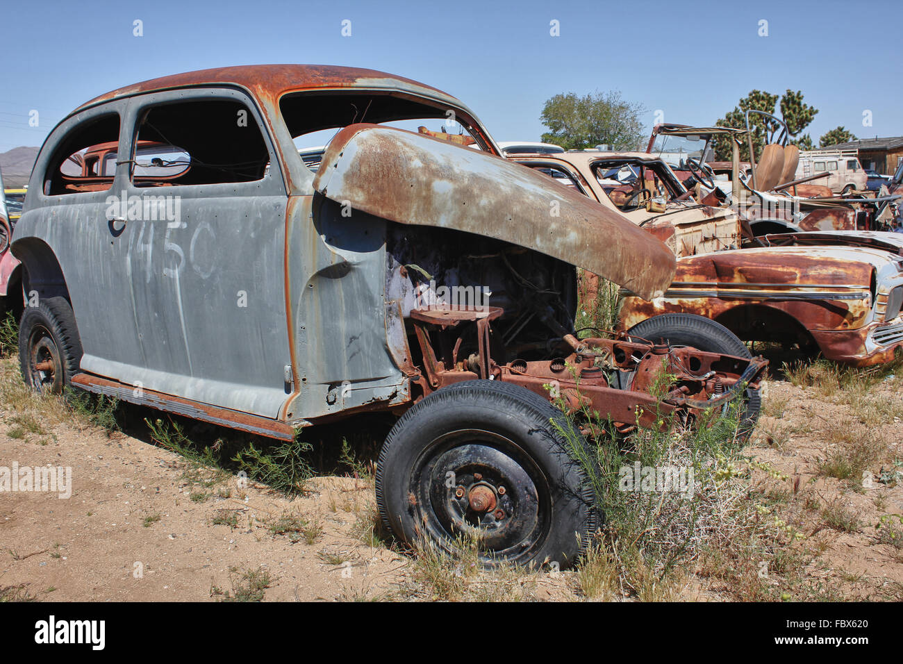 altes rostiges Auto ohne Motor Stock Photo