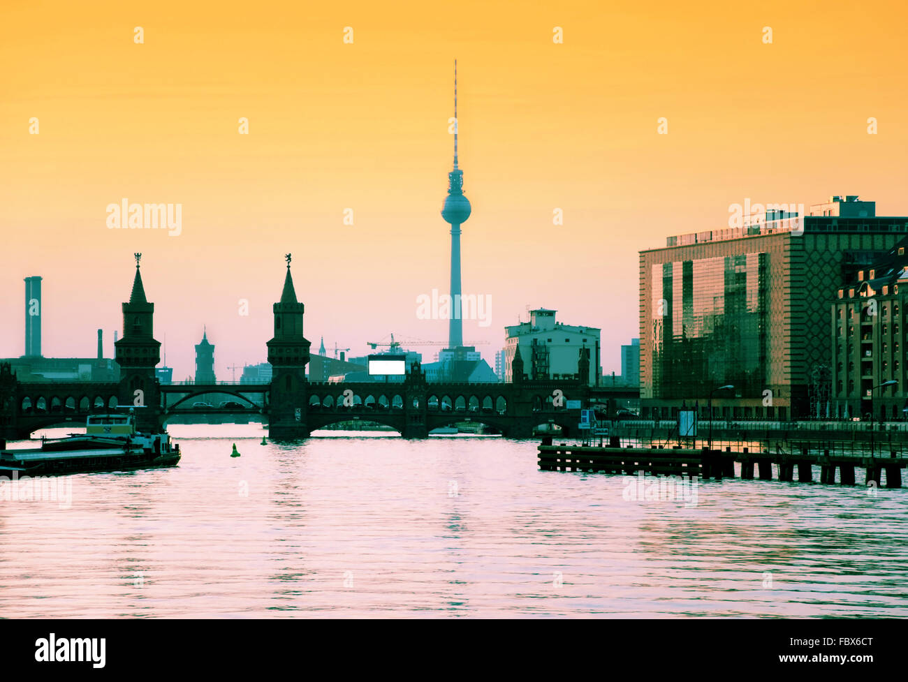 Berlin skyline hi-res stock photography and images - Alamy