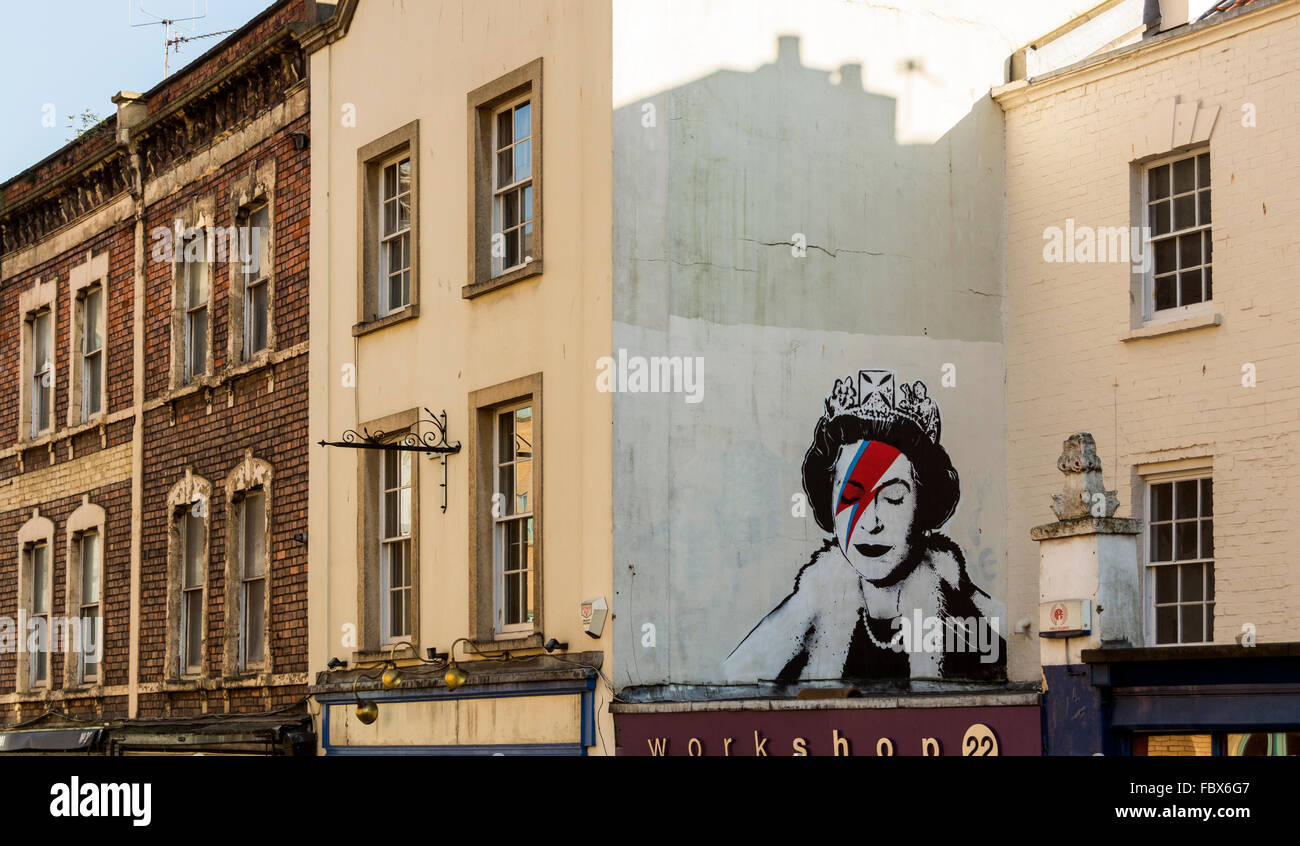 Still Sane, street Art in Bristol by Incwel. The Queen made up as Aladdin Sane, an incarnation of the late David Bowie. Stock Photo