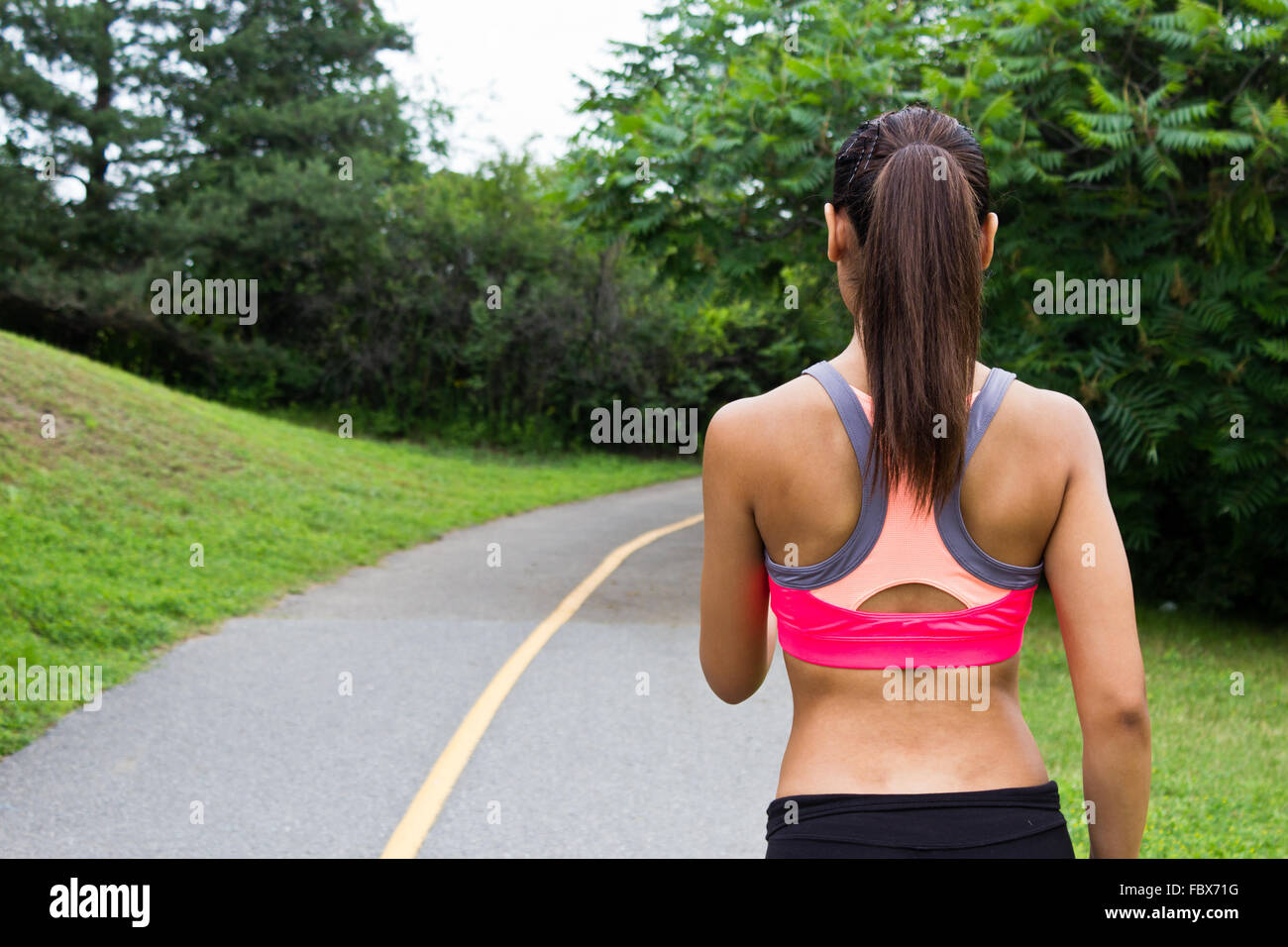 Woman sports bra running hi-res stock photography and images - Alamy