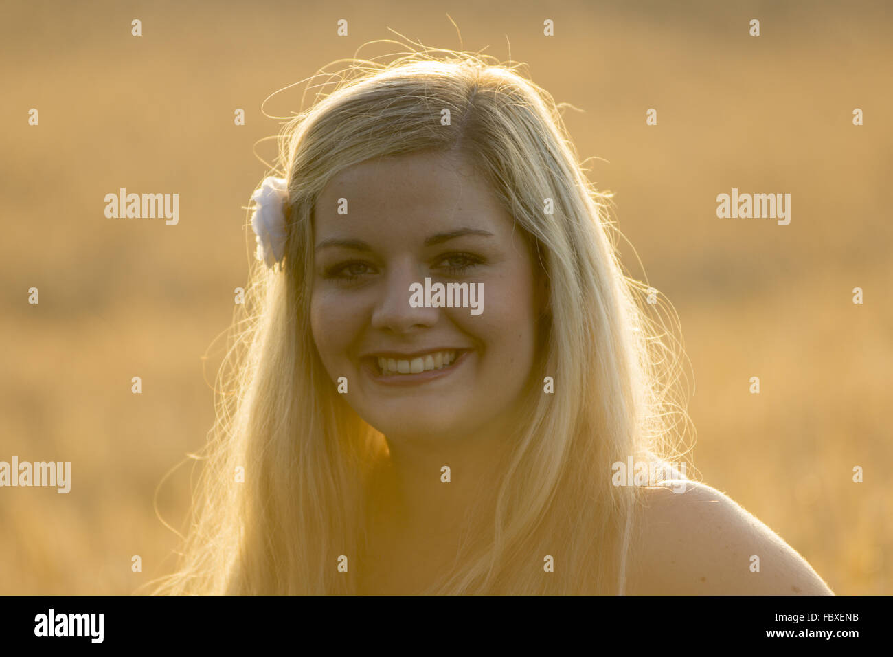 Portrait junge Frau im Abendlicht Stock Photo