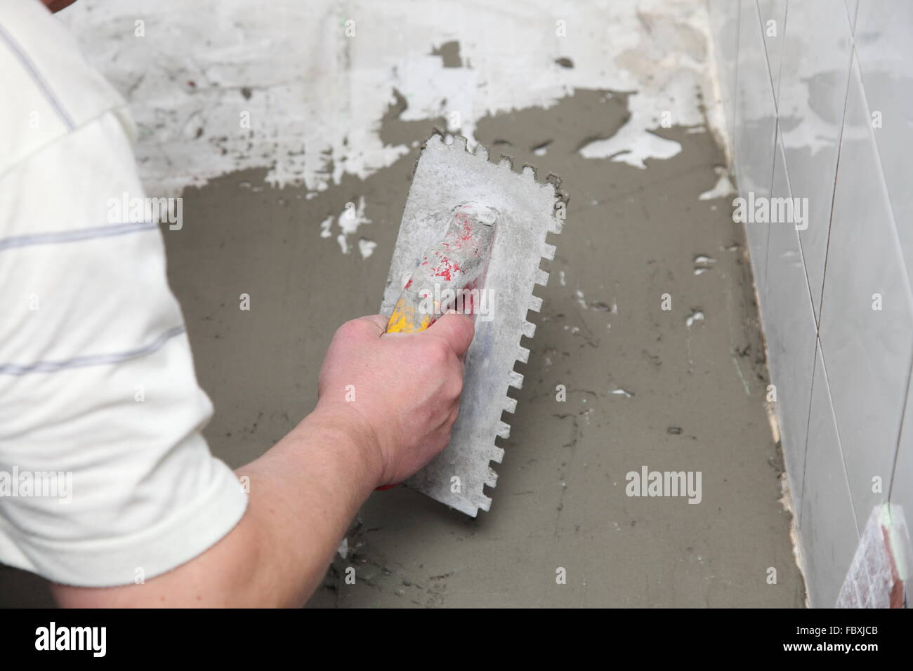 Можно штукатурить плиточным клеем. Выравнивание пола клеем для плитки. Выравнивание стен клеем для плитки. Выравнивание стен клеем. Плиты для выравнивания стен.