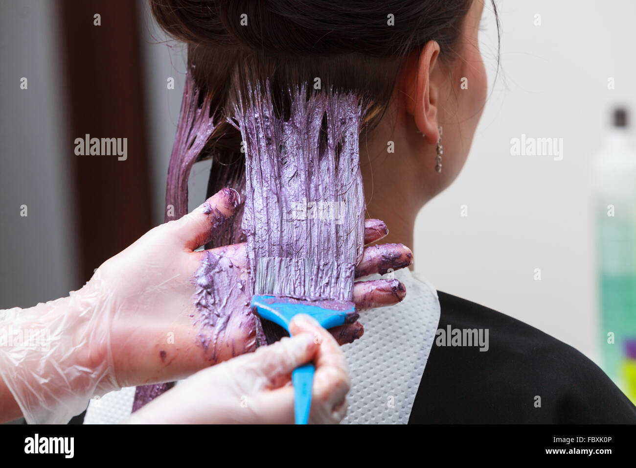 Highlights and hair salon hi-res stock photography and images - Page 2 - Alamy Highlights and hair salon hi-res stock photography and images - Page 2 - Alamy