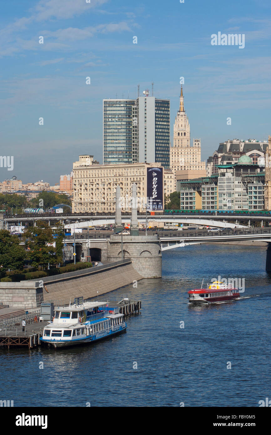 View of the River Moskva, Borodinskiy Bridge and Smolenskaya Embankment, Moscow, Russia Stock Photo