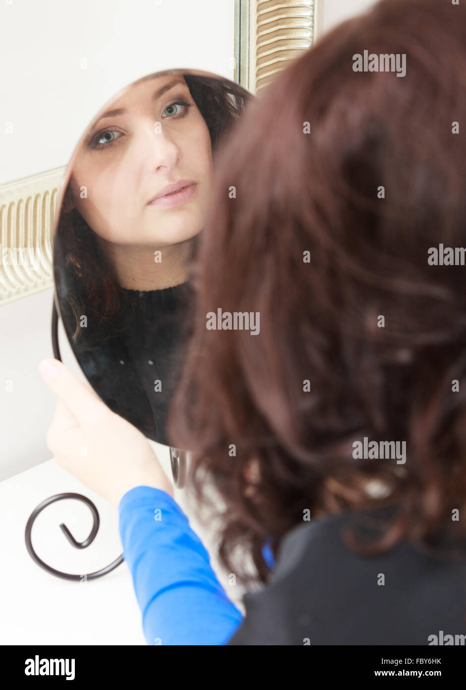Hairdressing salon mirror looking hires stock photography and images