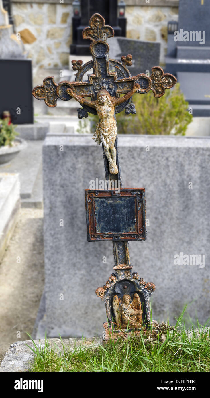 old rusty iron grave cross Stock Photo Alamy
