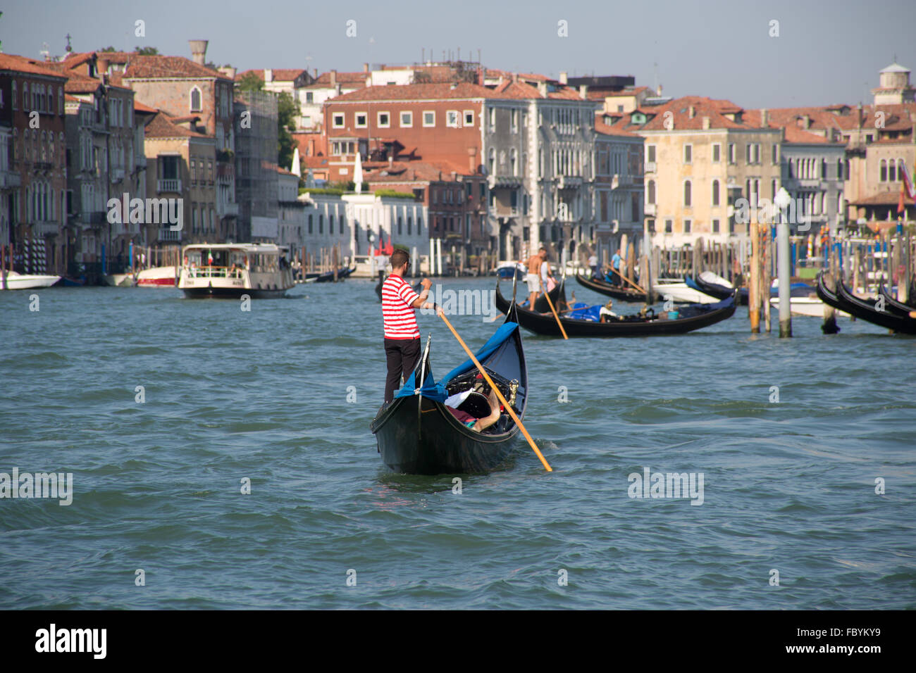 Gondola in venice hi-res stock photography and images - Alamy