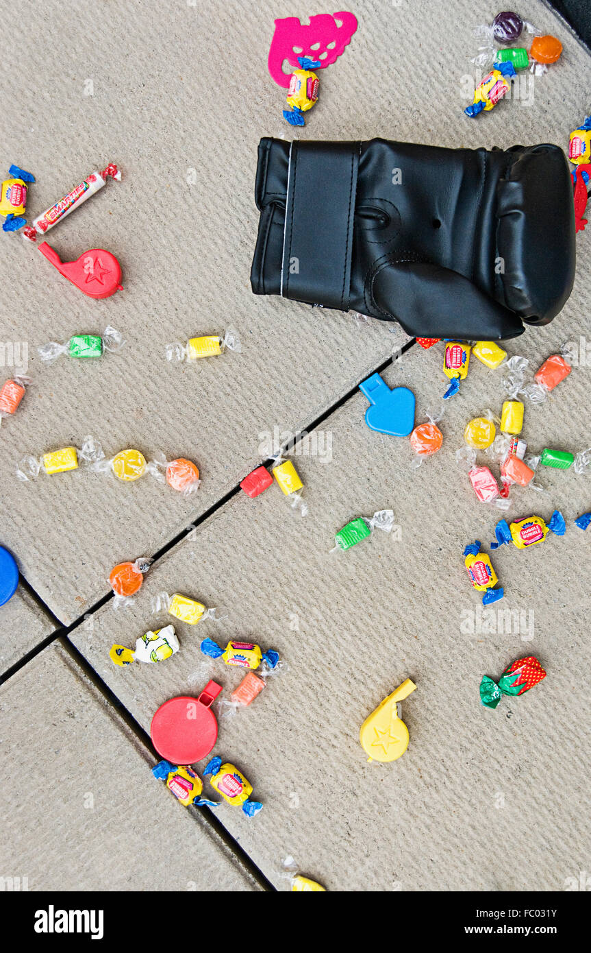 https://c8.alamy.com/comp/FC031Y/looking-down-at-candy-and-toys-from-a-pinata-FC031Y.jpg