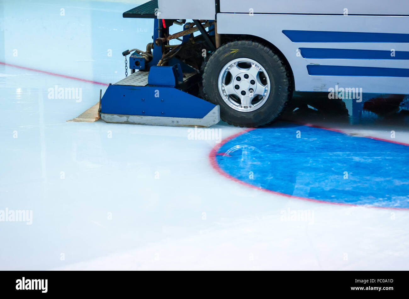 Ice resurfacing machine hires stock photography and images Alamy