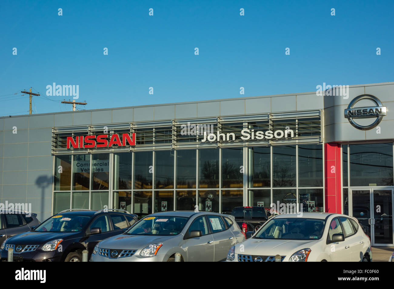 John Sisson Nissan dealership with cars for sale on the lot.  Portland, Oregon Stock Photo