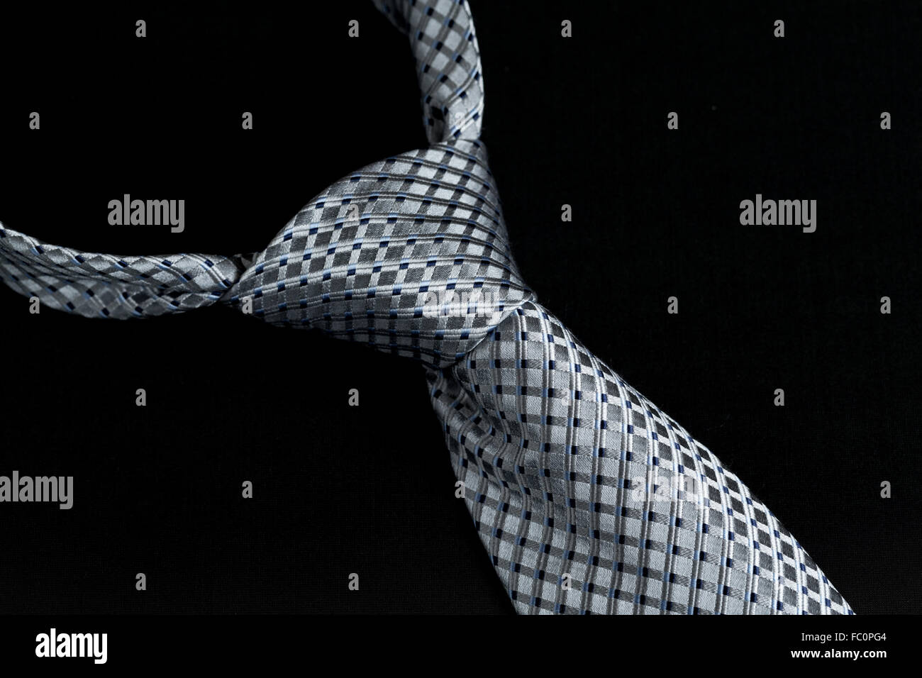 necktie windsor knot