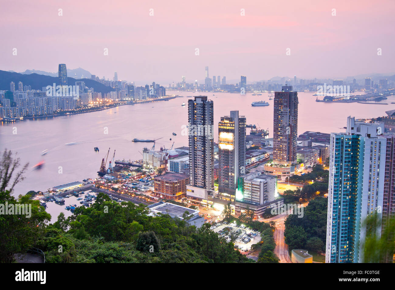 Sunset in Hong Kong city Stock Photo - Alamy
