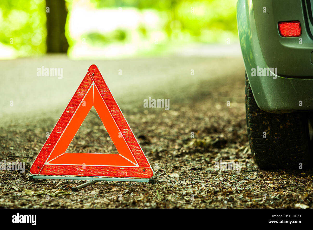 Breakdown of car. Red warning triangle sign on road Stock Photo Alamy