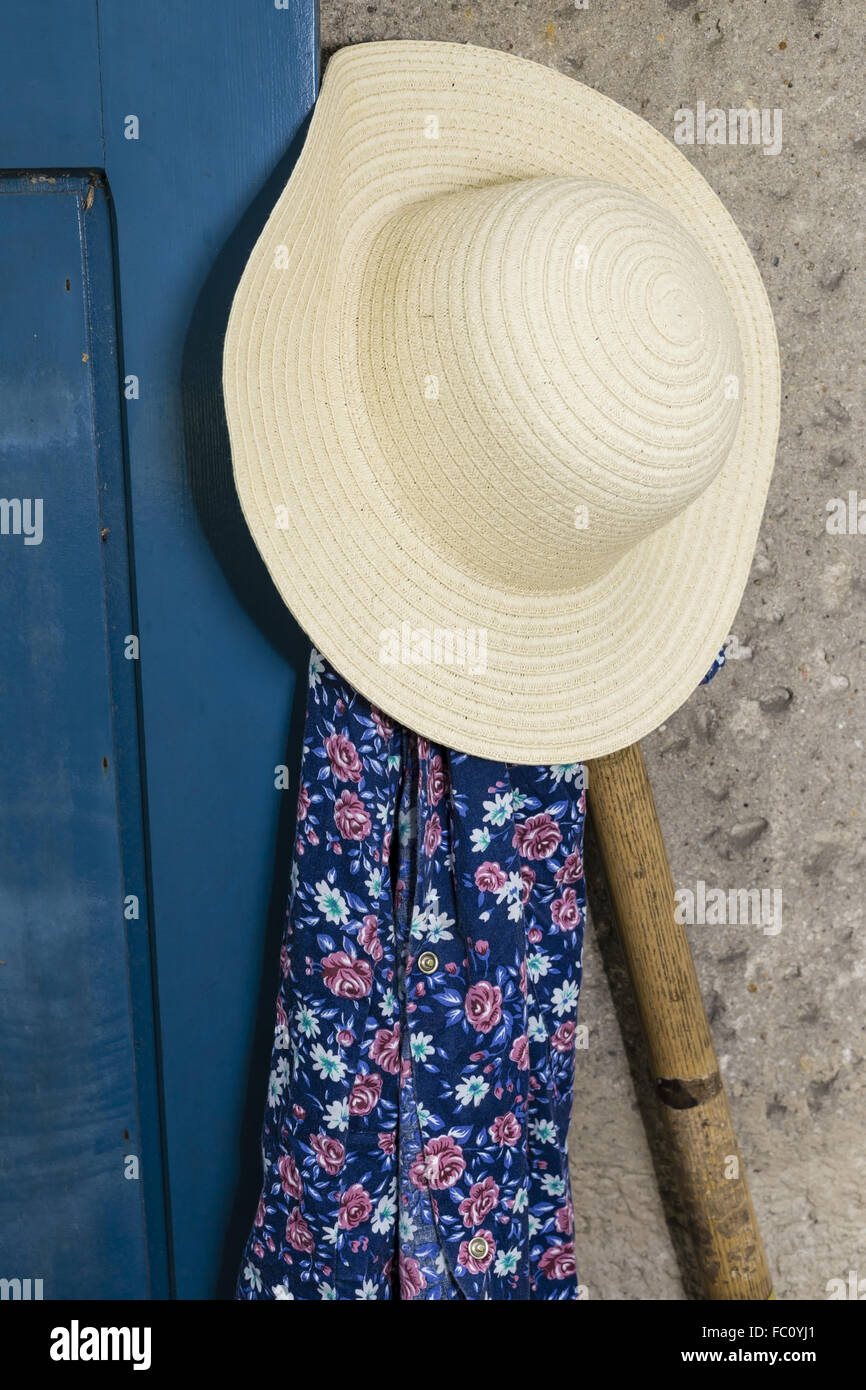 sun hat, apron and spade Stock Photo