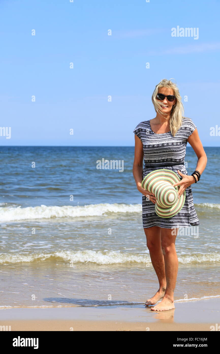 Mature woman vacation sun hi-res stock photography and images - Alamy
