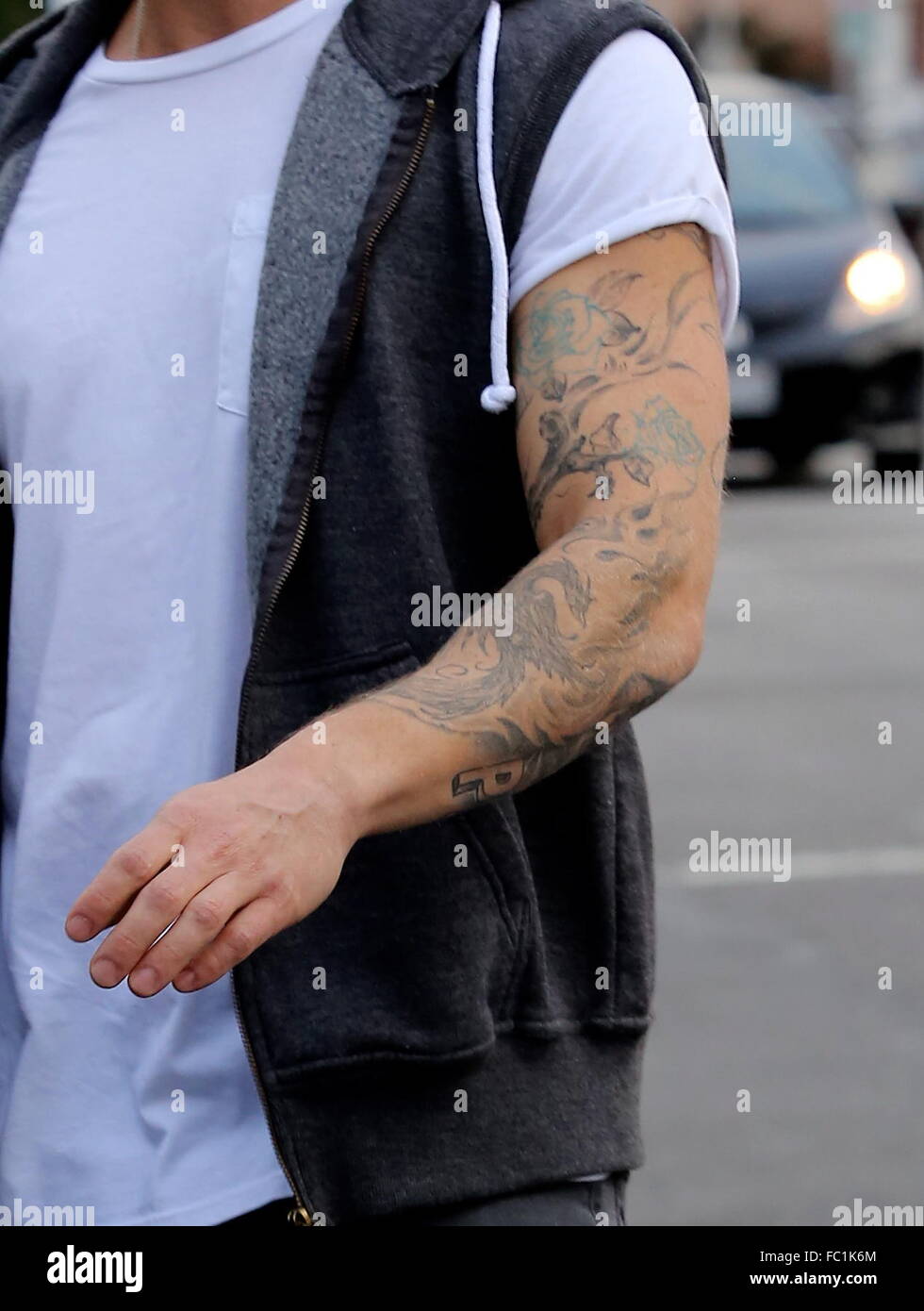 Ryan Phillippe shows of his sleeved tattoos as he heads back to his car after a business meeting in West Hollywood  Featuring: Ryan Phillippe Where: Los Angeles, California, United States When: 19 Dec 2015 Stock Photo