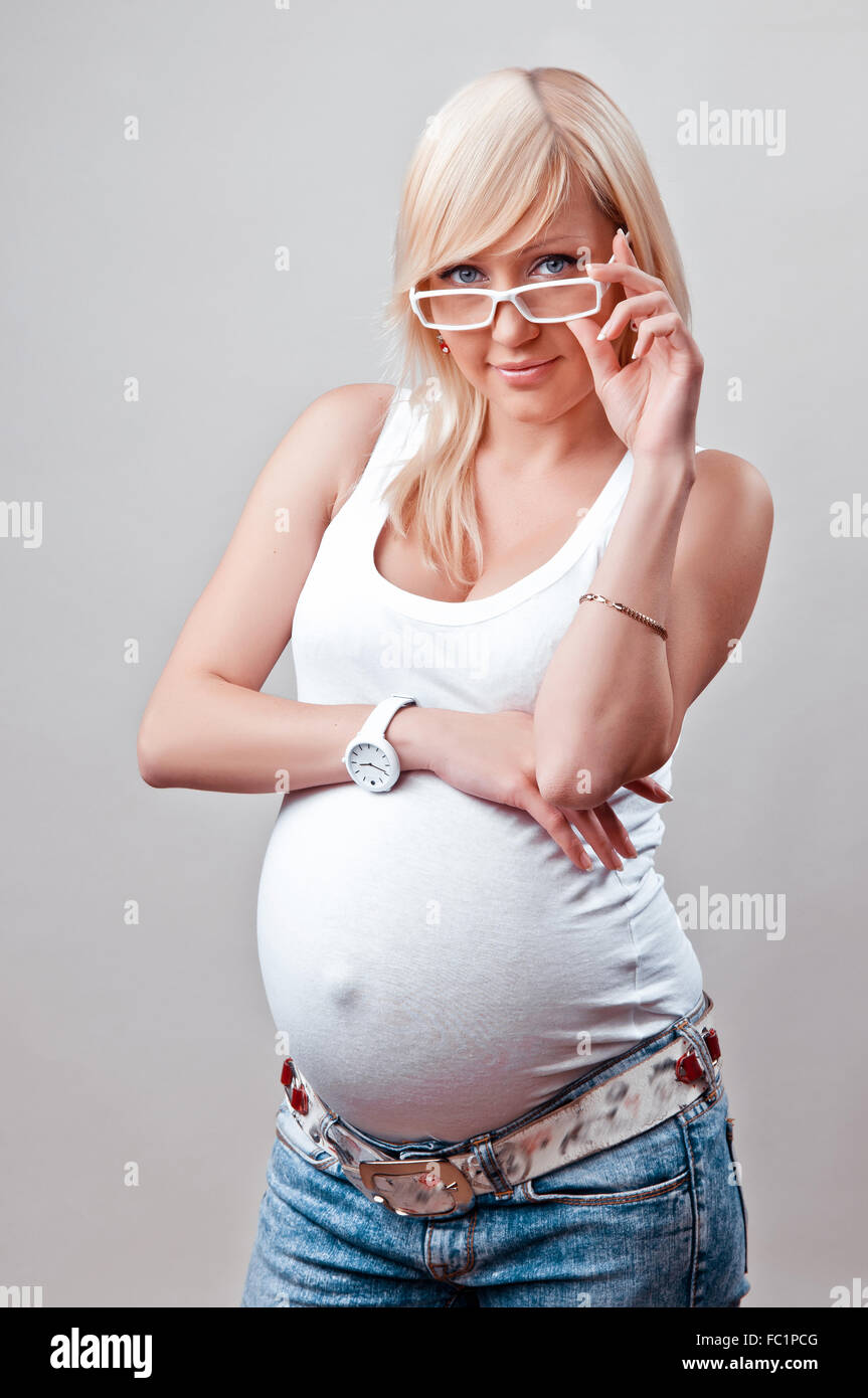 Black pregnant woman with shirt hi-res stock photography and images - Alamy