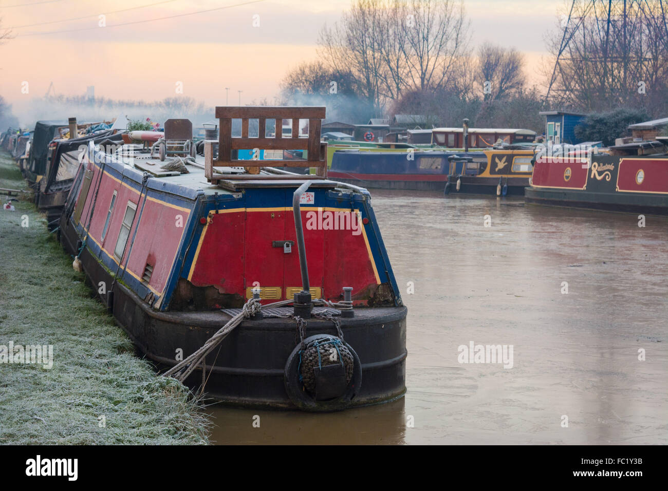 Tottenham Marshes, London UK, 20th January 2016. UK Weather. A second morning of sub-zero temperatures sees the river Lee frozen. Credit: Patricia Phillips/Alamy Live News Stock Photo