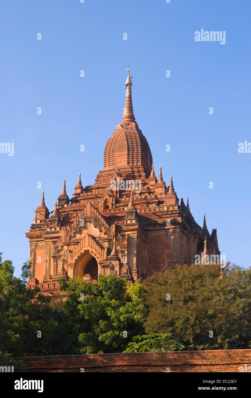 Htl-lo-min-lo pagoda in Bagan, Myanmar Stock Photo