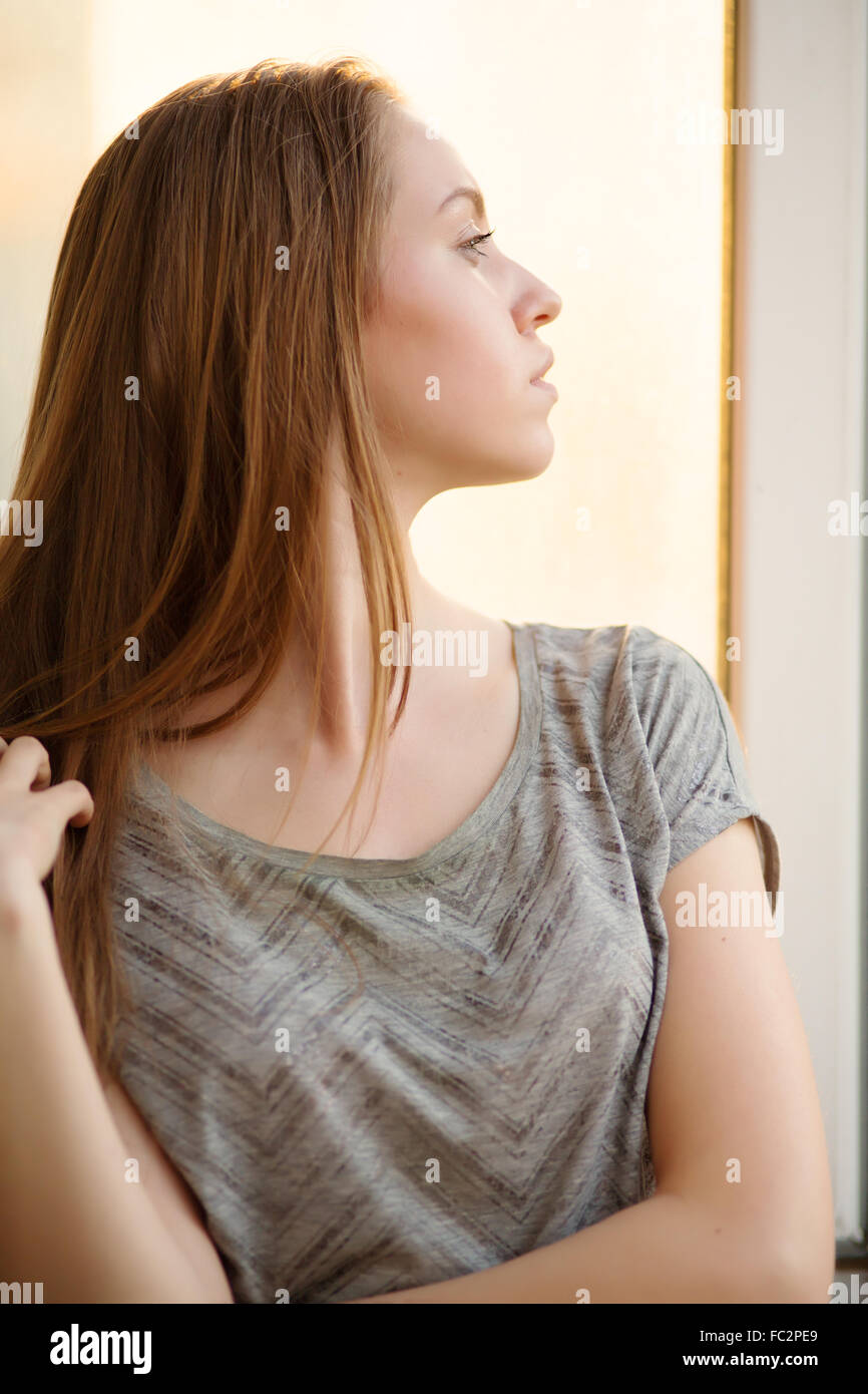 Side profile girl hi-res stock photography and images - Alamy