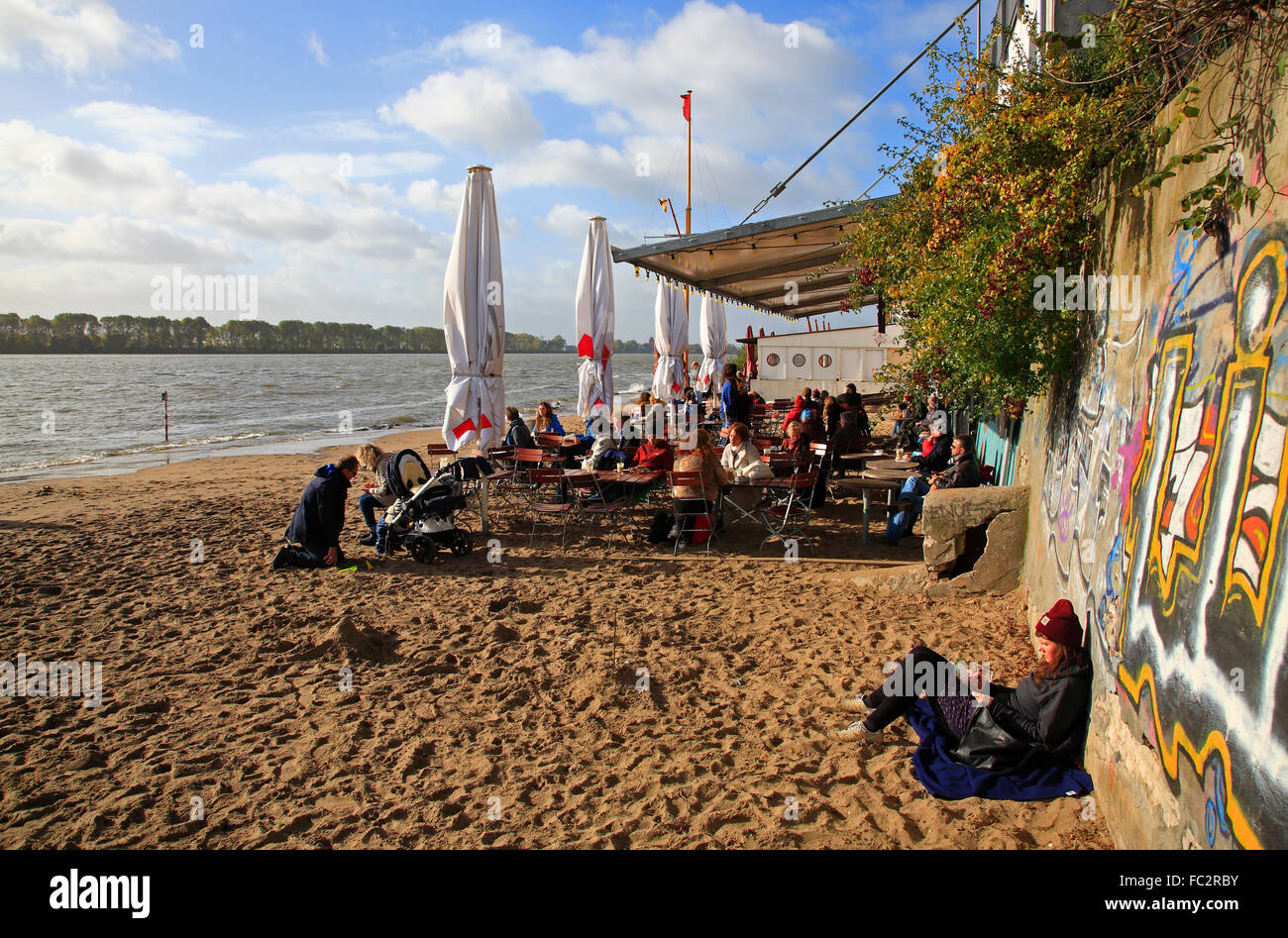 Elbe river beach at Bars STRANDPERLE und Strandkiosk AHOI, Oevelgoenne ...