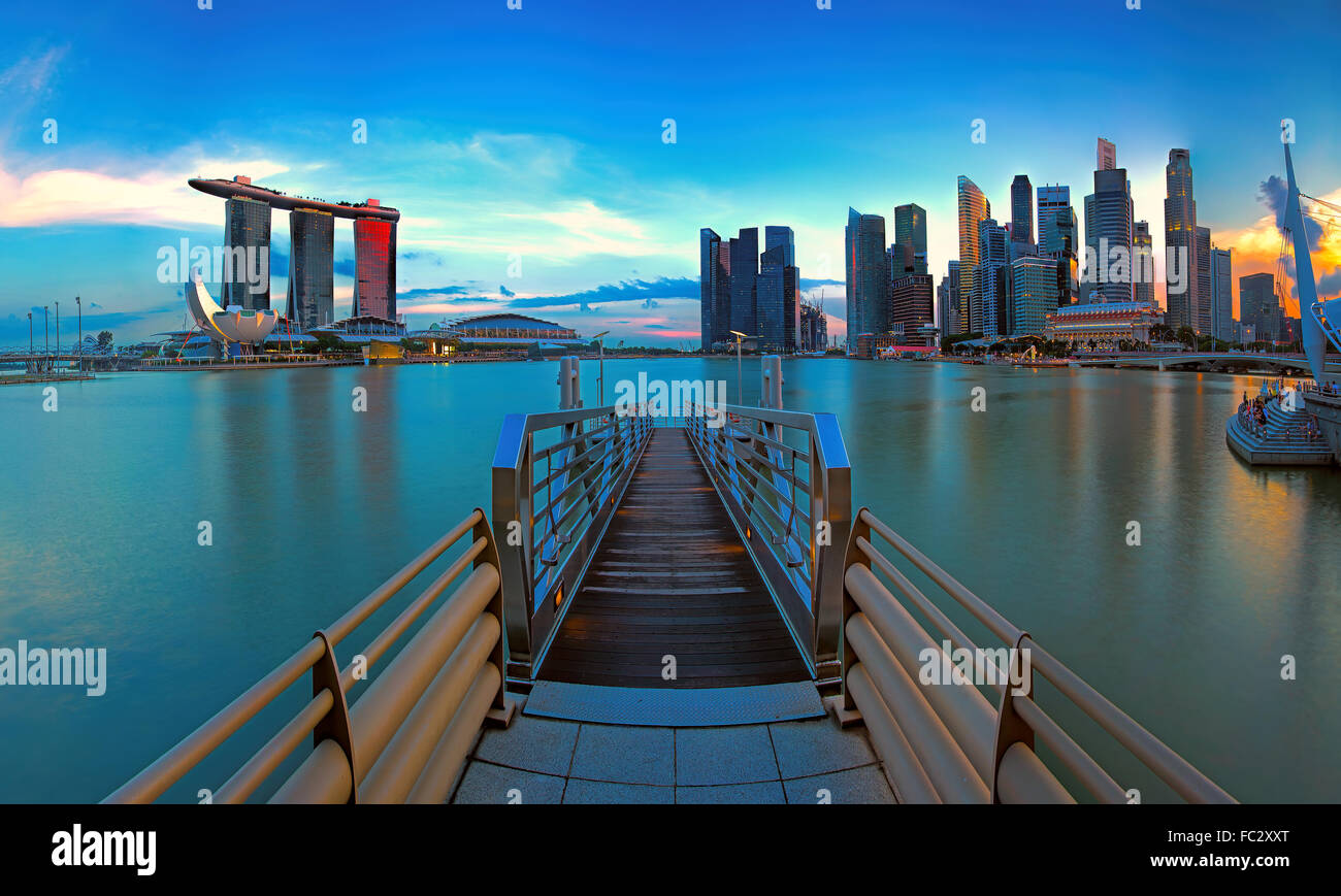 Singapore skyline hi-res stock photography and images - Alamy