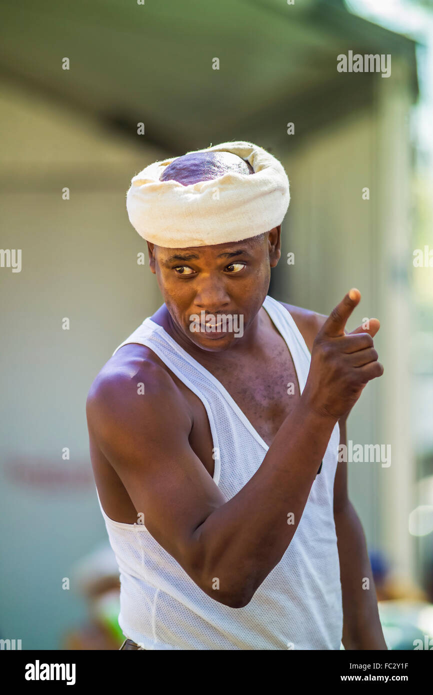 The Wave.Storytellers Ellis Pearson & Bheki Mkhwane an institution on the lawns in South Africas Grahamstown; Melbourne Festival Stock Photo