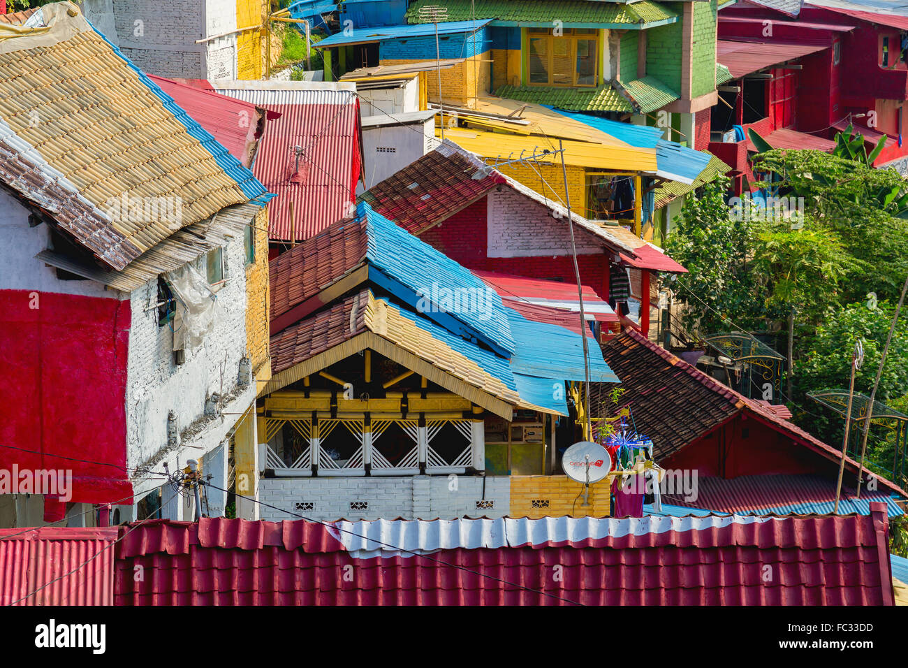 Riverside houses on banks hi-res stock photography and images - Alamy