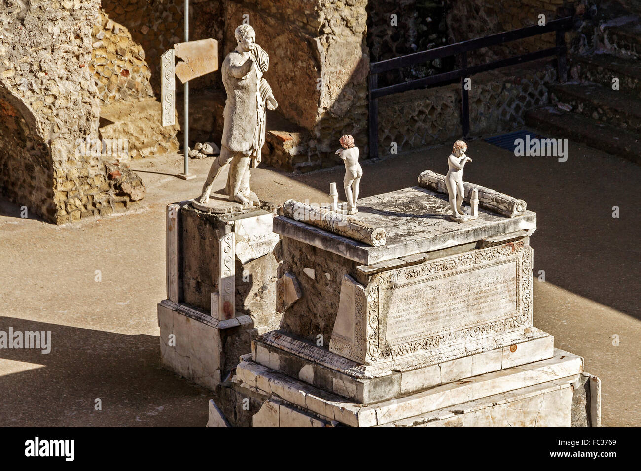 Proconsul Marcus Balbus Statue Herculaneum Italy Stock Photo Alamy