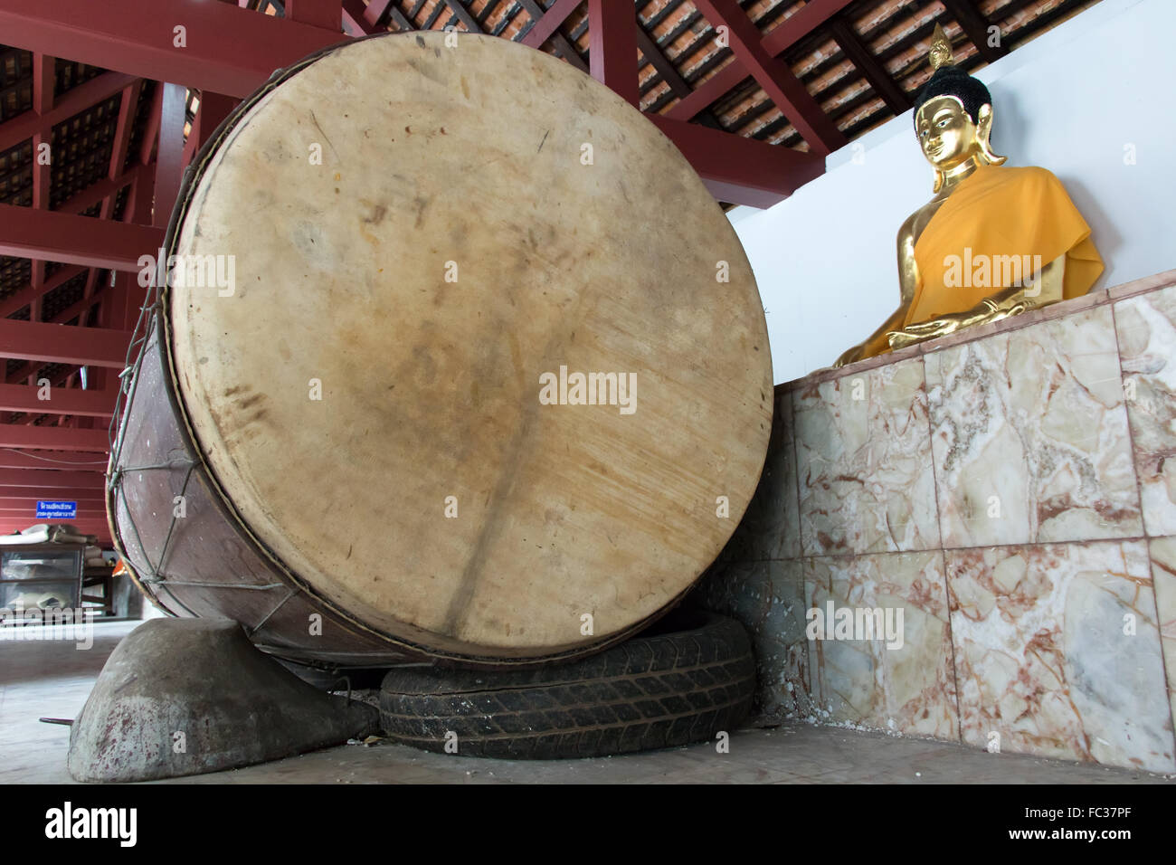 Large buddhist sculpture hi-res stock photography and images - Alamy