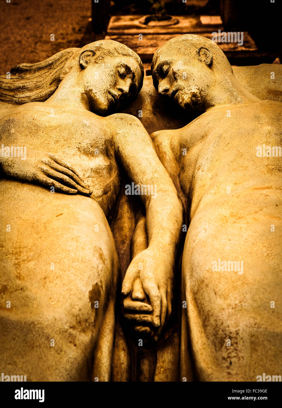 Eternal love statue hi-res stock photography and images - Alamy
