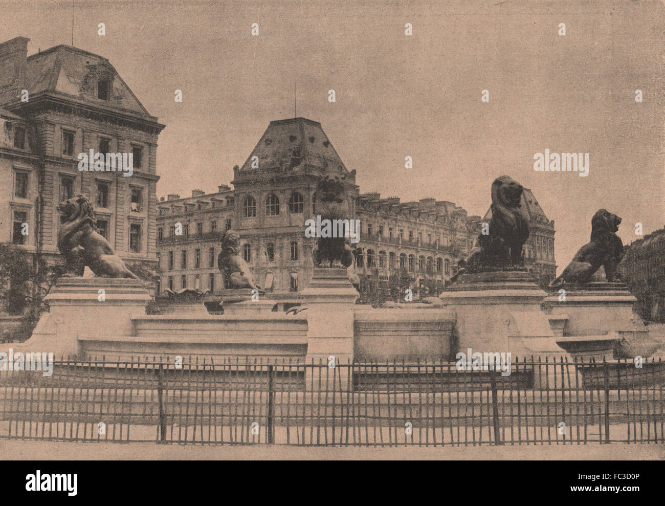PARIS COMMUNE 1871. La Place du Chateau d'Eau après le bombardement, c1873 Stock Photo