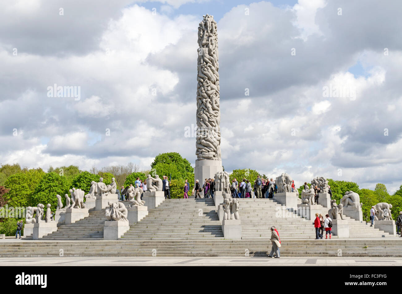 Statues in Vigeland park in Oslo centerpiece Stock Photo