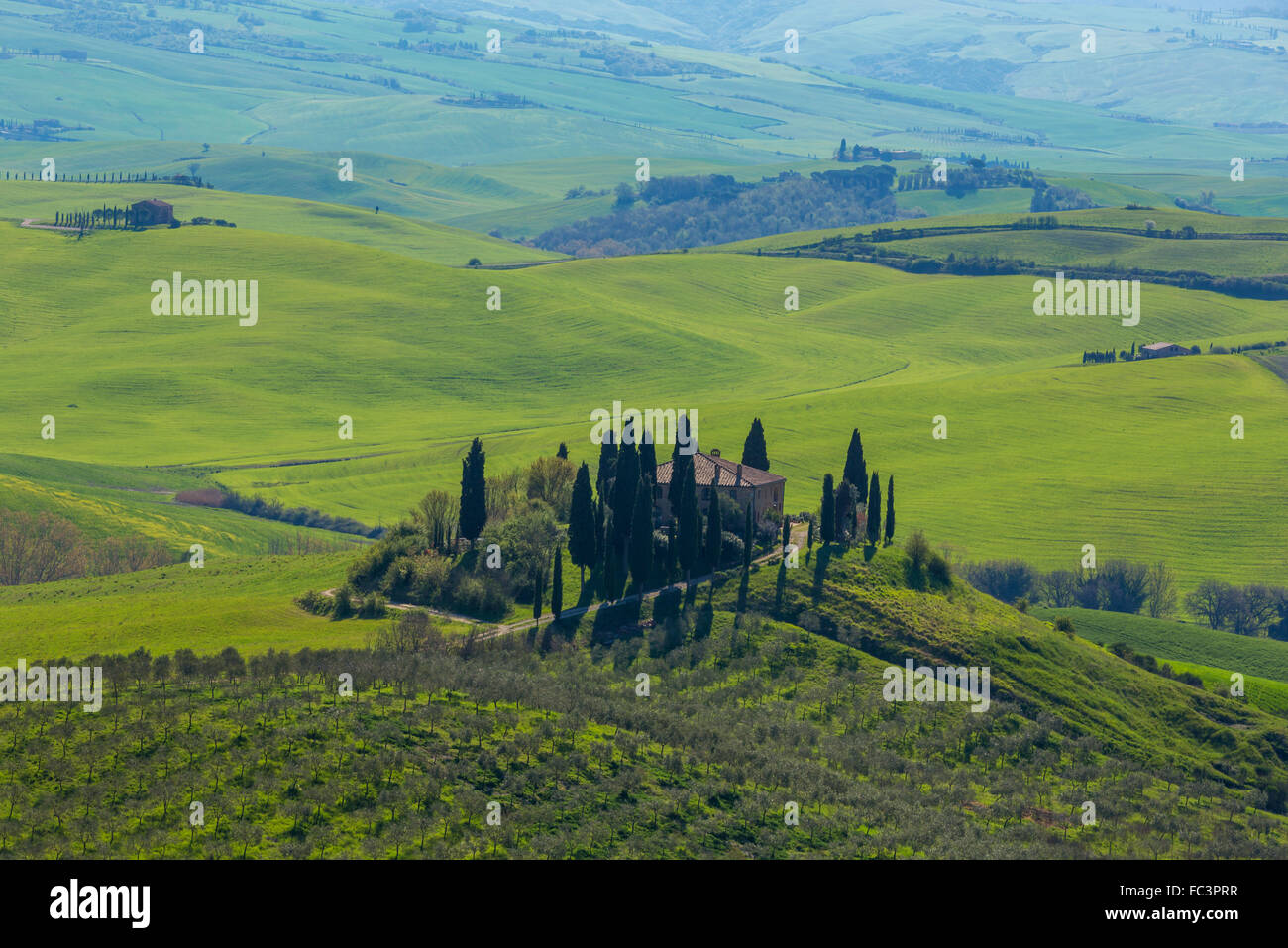 farmhouse in tuscany italy spring Stock Photo - Alamy